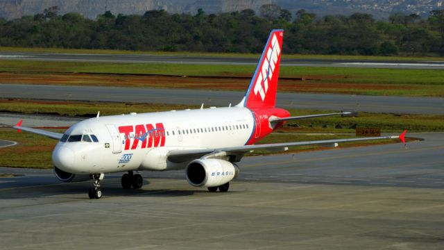 Airbus A319 (PT-TMA)