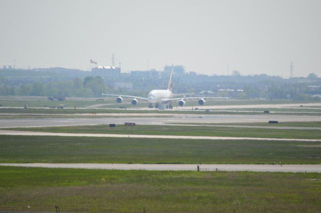 Airbus A330-300 (A6-EDC)