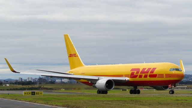 BOEING 767-300 (G-DHLH) - G-DHLH departing Auckland prior to being registered to Tasman Cargo Airlines as VH-EXZ.
