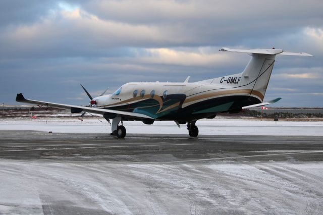 Pilatus PC-12 (C-GMLF) - Lorsqu’elle étais stationner à CYGR sur le tarmac