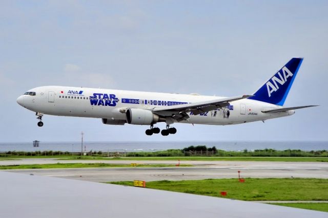 BOEING 767-300 (JA604A) - Star Wars