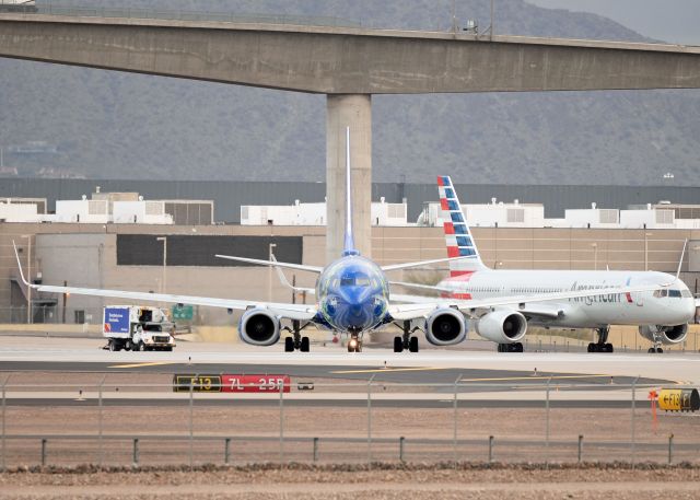 Boeing 737-700 (N727SW)