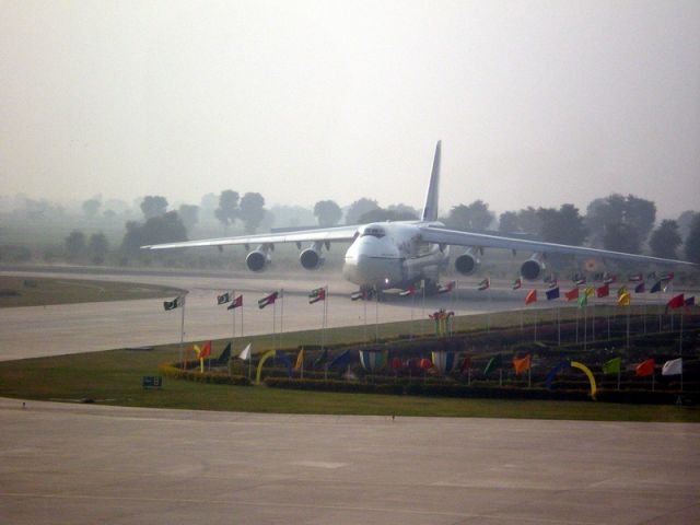 Antonov An-124 Ruslan (RA-82077)