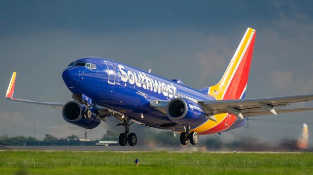 Boeing 737-700 (N433LV) - Departing 4br /9/19/18