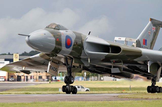 G-VLCN — - [cn.SET12]. Avro B2 Vulcan G-VLCN/XH558 landed at FAB UK.