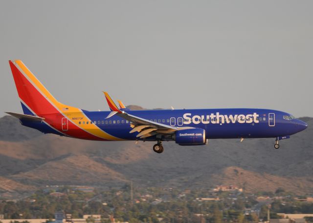 Boeing 737-800 (N8673F)