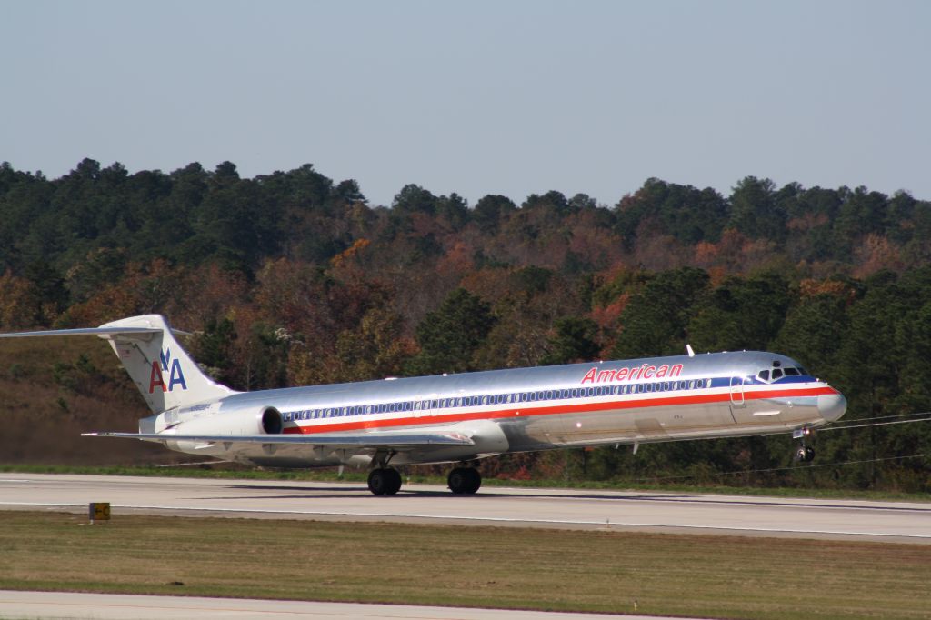 McDonnell Douglas MD-83 (N9622A) - N9622A rotates off of runway 5L
