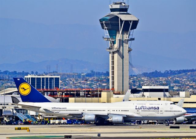 Boeing 747-400 (D-ABVE) - D-ABVE Lufthansa Boeing 747-430 (cn 24741/787)  Los Angeles International Airport (IATA: LAX, ICAO: KLAX, FAA LID: LAX) TDelCoro April 9, 2012