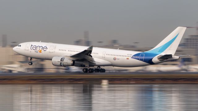 Airbus A330-300 (HC-COH) - Diverted from New York due to weather