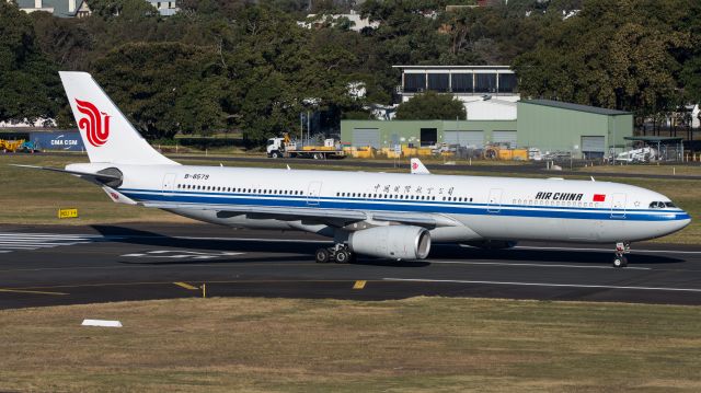 Airbus A330-300 (B-8579)