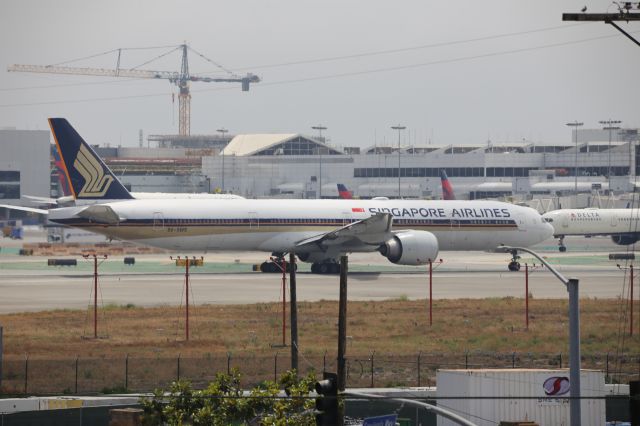 BOEING 777-300ER (9V-SWS)