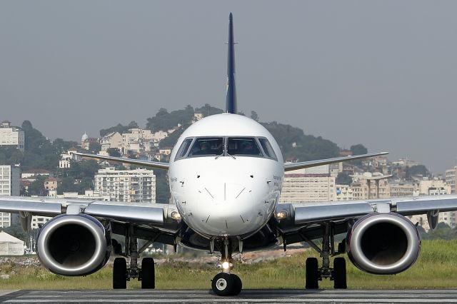 Embraer ERJ-190 (PR-AZF)