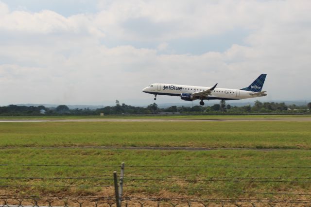 Embraer ERJ-190 (N281JB)