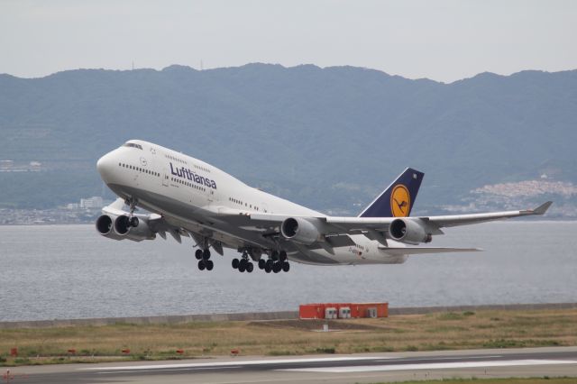 Boeing 747-400 (D-ABVR)