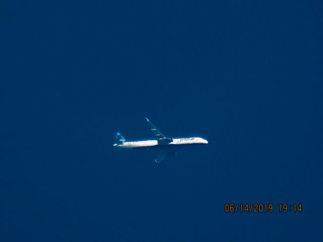 Airbus A321 (N923JB)