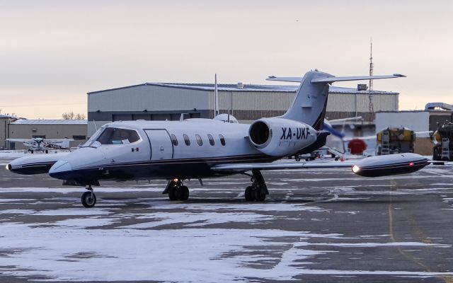 Learjet 35 (XA-UKF)