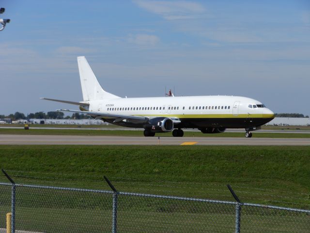 BOEING 737-400 (N753MA)