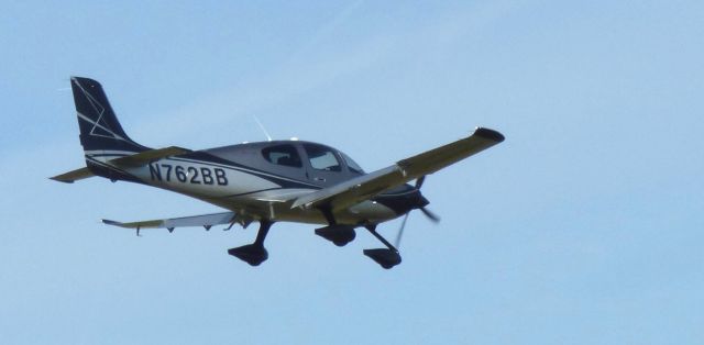 Cirrus SR22 Turbo (N762BB) - On short final is this brand new Cirrus SR22 Turbo in the Spring of 2023.
