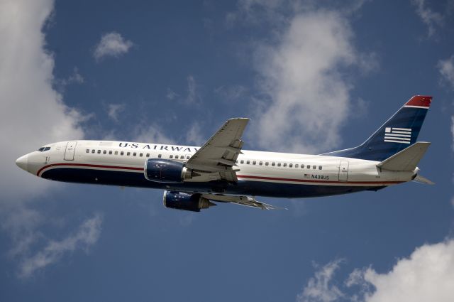 BOEING 737-400 (N438US)