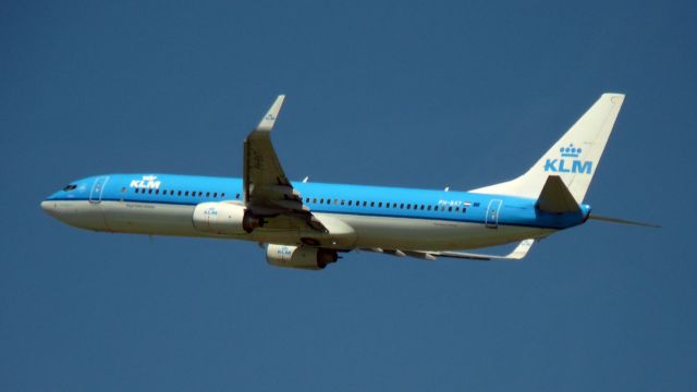 Boeing 737-900 (PH-BXT) - Boeing 737-9K2 taking off from Heathrow.