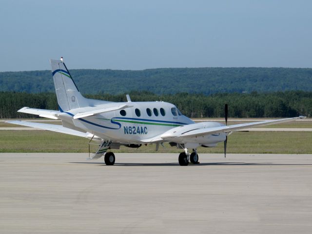 Beechcraft King Air 90 (N824AC)