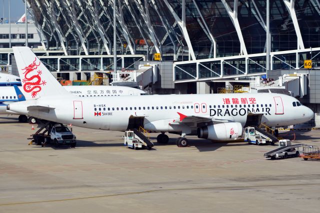 Airbus A320 (B-HSK) - The dragon air A320 is boarding 