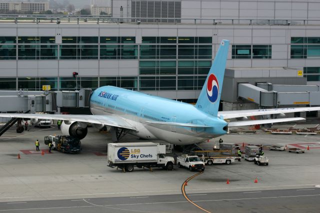 Boeing 777-200 (HL7714) - KSFO - Korean 777 at gate A6 at the Intl Terminal readied for the return trip to Soeul.