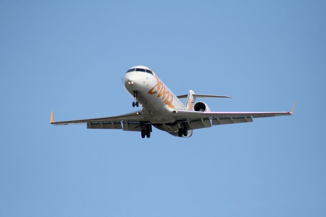 Canadair Regional Jet CRJ-200 (C-FXMY)