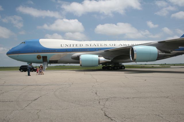 Boeing 747-200 (N28000) - AT NEW CENTURY, OLATHE, KS