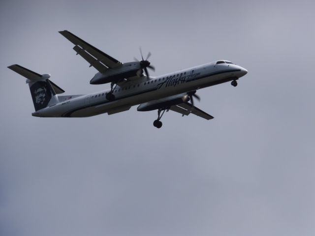 de Havilland Dash 8-400 (N417QX)