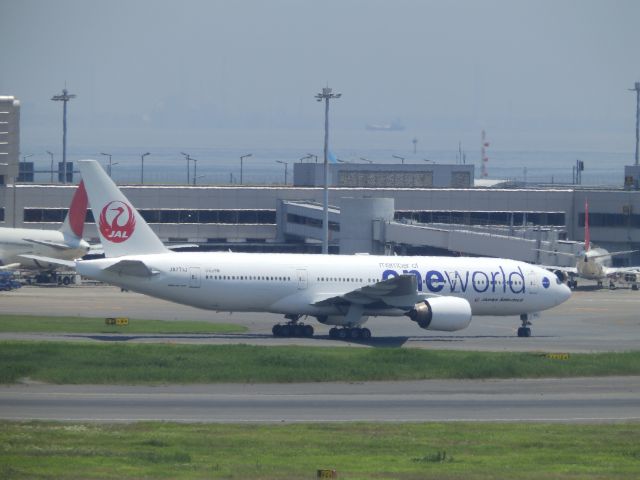 Boeing 777-200 (JA771J) - Taken from the International Terminal observation deck (Olympus SP-820UZ)br /*In OneWorld livery*