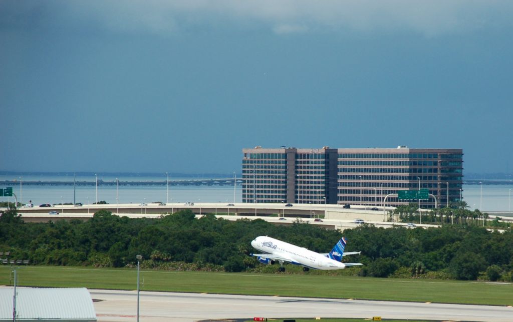 Airbus A320 (N804JB) - Departing KTPA