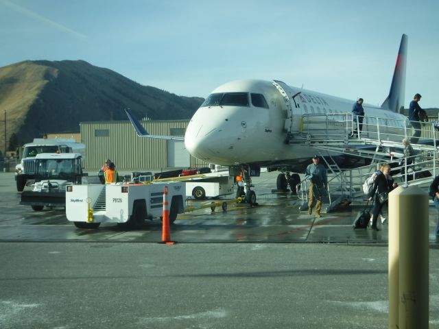 Embraer 175 (N286SY) - EMBRAER ERJ-170-200 (long wing) (twin-jet) at the Hailey, Idaho airport(SUN)