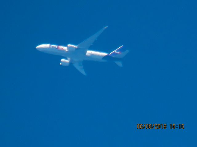 BOEING 777-200LR (N857FD)