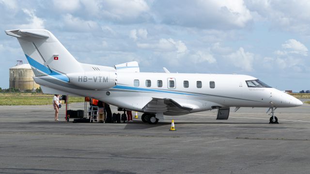 Pilatus PC-24 (HB-VTM) - HB-VTM on apron n°2 after his landing on runway 25