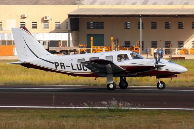 Piper Seneca (PR-LUC)