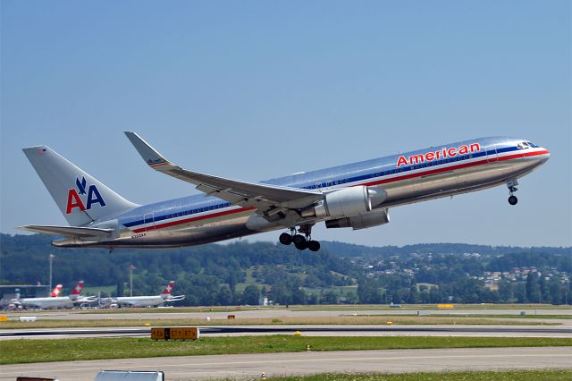 BOEING 767-300 (N360AA)