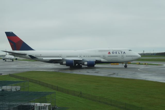 Boeing 747-200 (N665US)