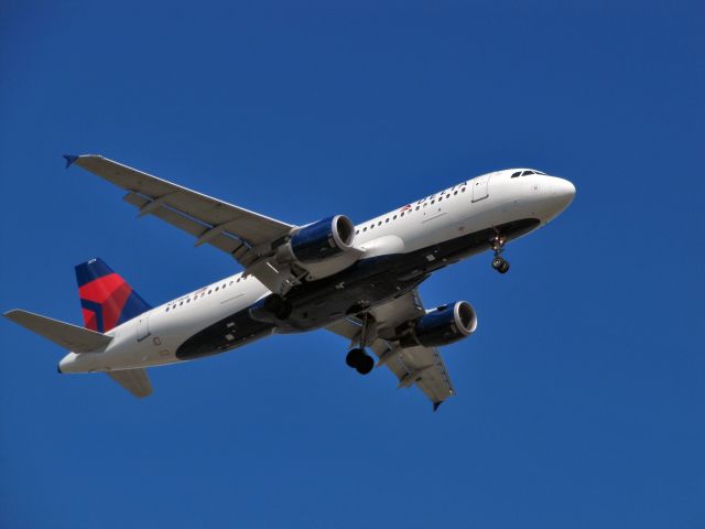 Airbus A320 (N371NW)