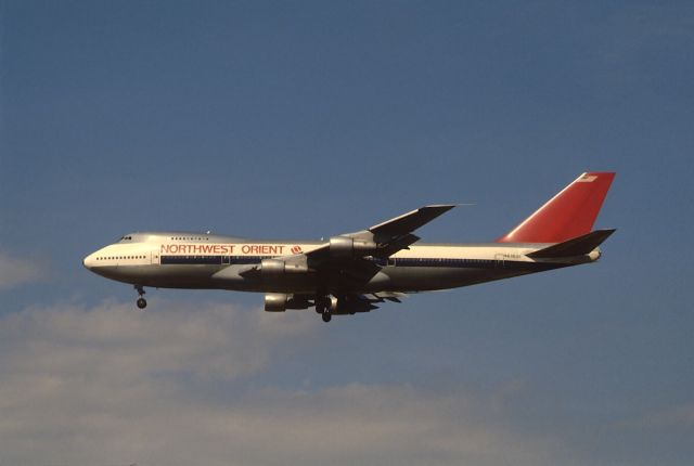 Boeing 747-200 (N636US) - Final Approach to Narita Intl Airport Rwy34 on 1988/06/05