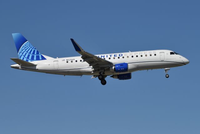 Embraer 175 (N625UX) - 10-08-20