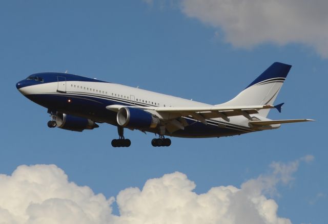 Airbus A310 (HZ-NSA) - 08/09/2013br /Landing 25