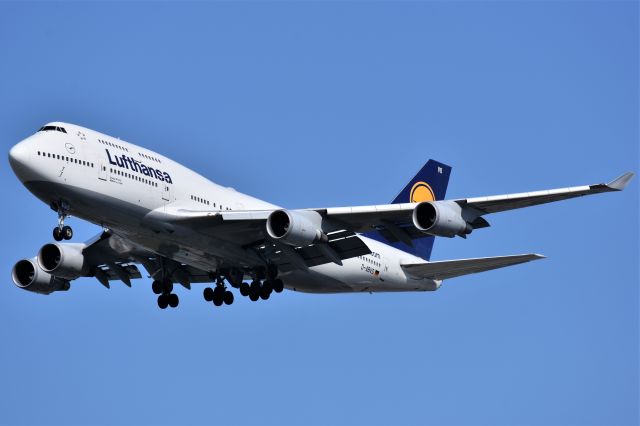 Boeing 747-400 (D-ABVO) - Lufthansa Boeing 747-430 arriving at YVR on Sept 3.