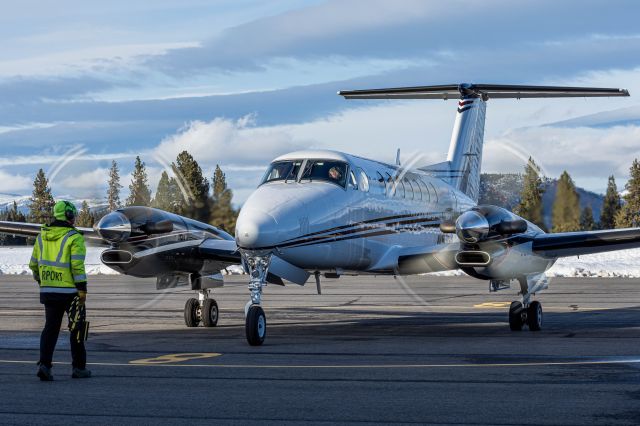 Beechcraft Super King Air 300 (N536MR)