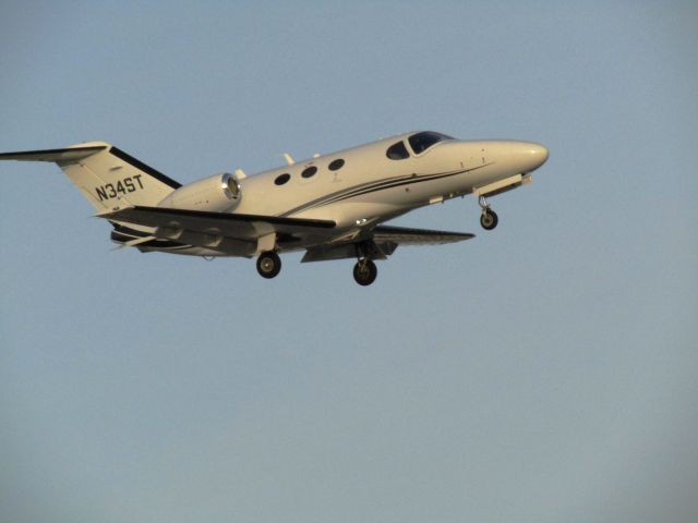 Cessna Citation Mustang (N34ST) - Landing RWY 20R