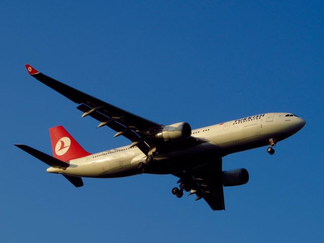 Airbus A330-200 (TC-JND)