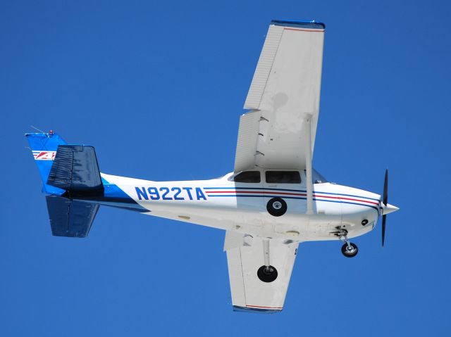 Cessna Skyhawk (N922TA) - ATP AIRCRAFT 4 LLC on final for runway 2 at KJQF - 5/25/13