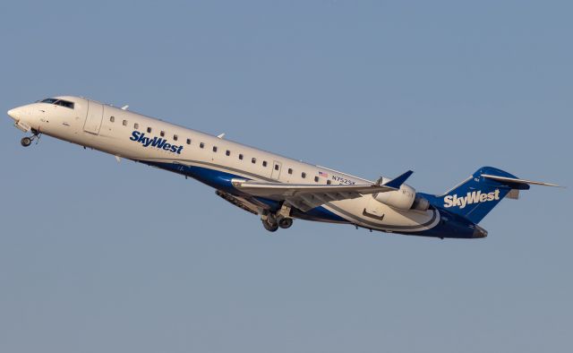 Canadair Regional Jet CRJ-700 (N752SK) - A SkyWest CRJ-701ER lifts off from KSBN.