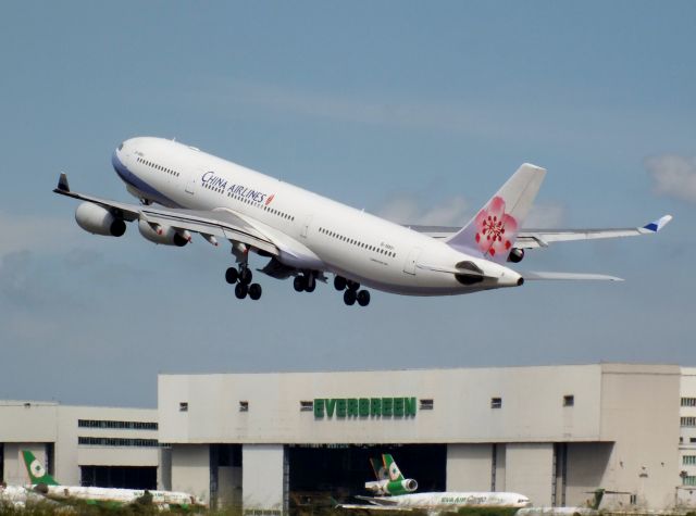 Airbus A340-300 (B-18801)