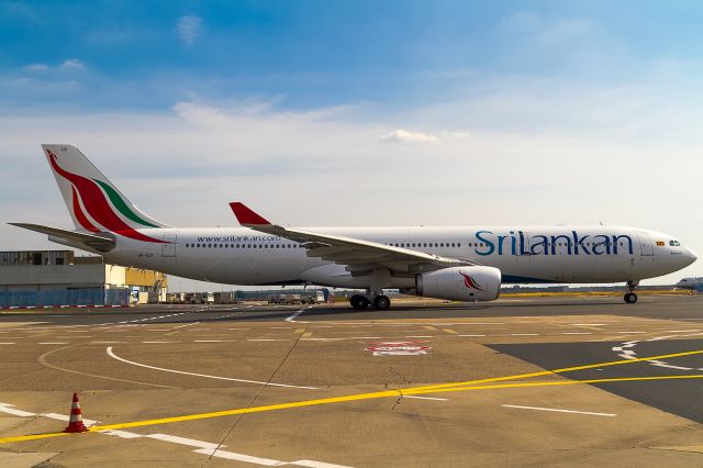 Airbus A330-200 (4R-ALO)